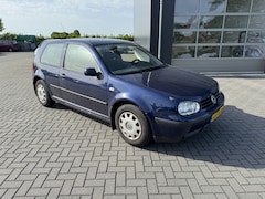 Volkswagen Golf - 1.6 Trendline