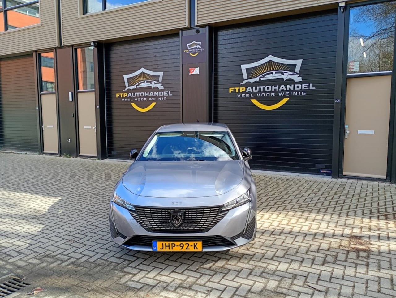 Peugeot 308 - 1.2 PureTech Allure 131 PK i-Toggles touchscreen - AutoWereld.nl