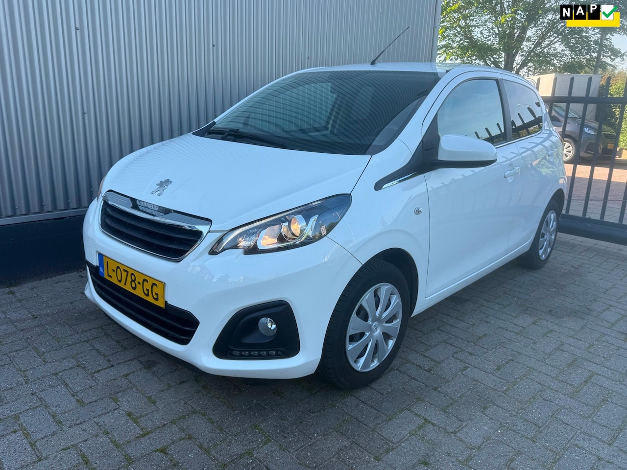 Peugeot 108 - 1.0 e-VTi Active / APPLE CAR PLAY / ACHTERUITRIJCAMERA / BLUETOOTH/1E EIGENAAR / AIRCO / N - AutoWereld.nl