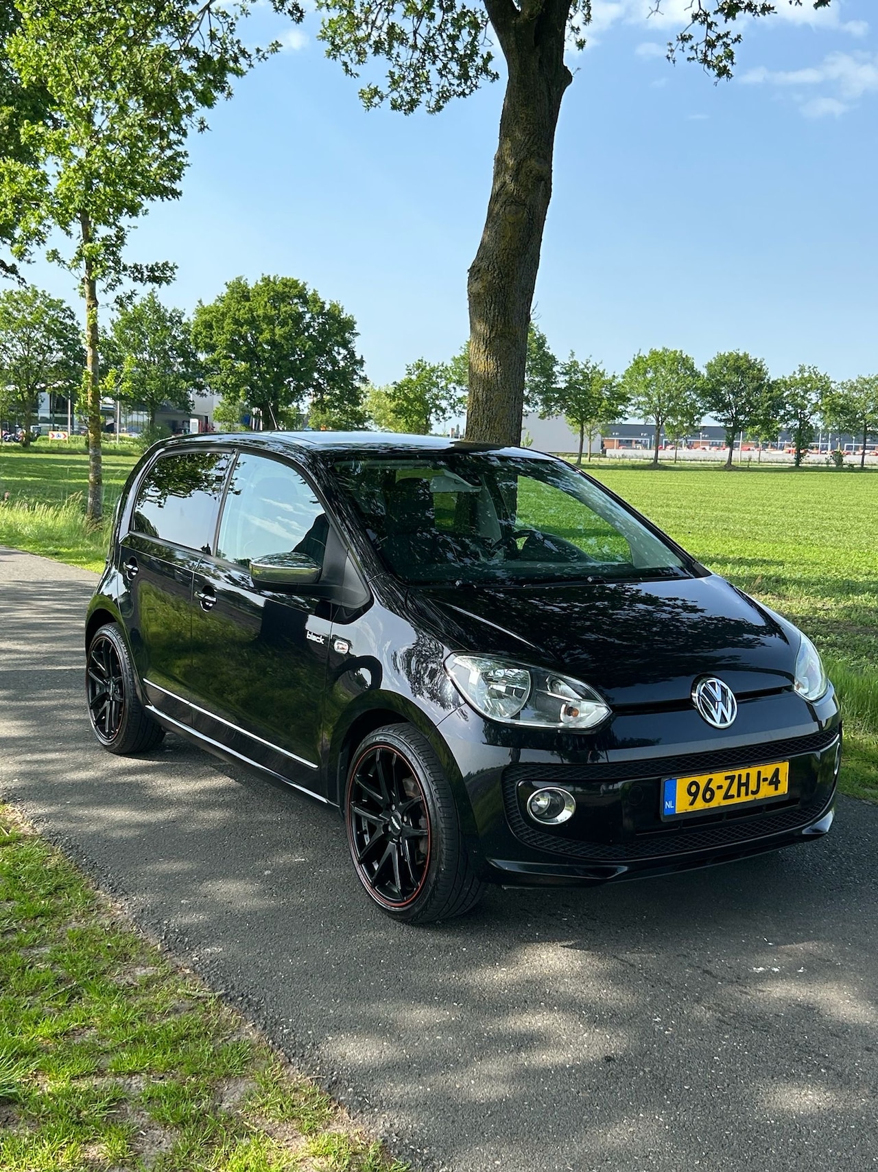 Volkswagen Up! - 1.0 high up! Black up! - AutoWereld.nl