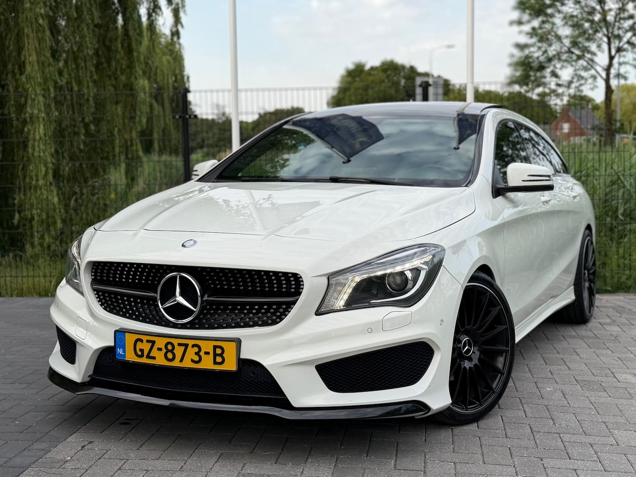 Mercedes-Benz CLA-klasse Shooting Brake - 180 AMG / AIRCO / CLIMA / CRUISE / PANO / PDC - AutoWereld.nl