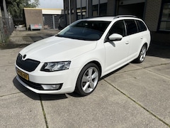 Skoda Octavia Combi - 1.2 TSI Grt Amb Bns NAVI
