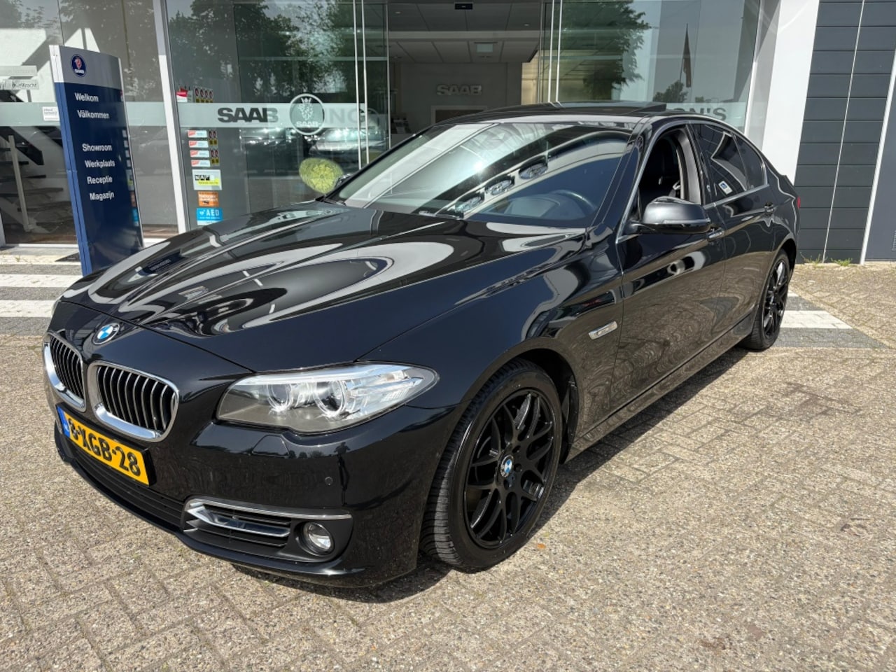 BMW 5-serie - 528xi High Executive Pano |head up| memory stoelen| Vol - AutoWereld.nl