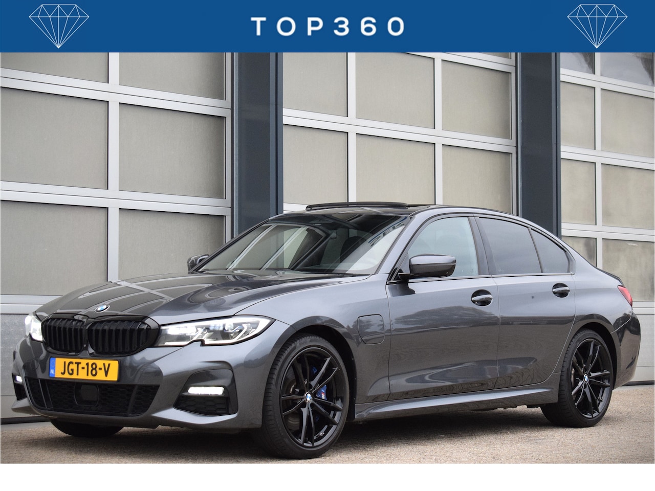 BMW 3-serie - 330e High Executive M-Sport | Dakje | HUD | Trekhaak | Bomvol - AutoWereld.nl