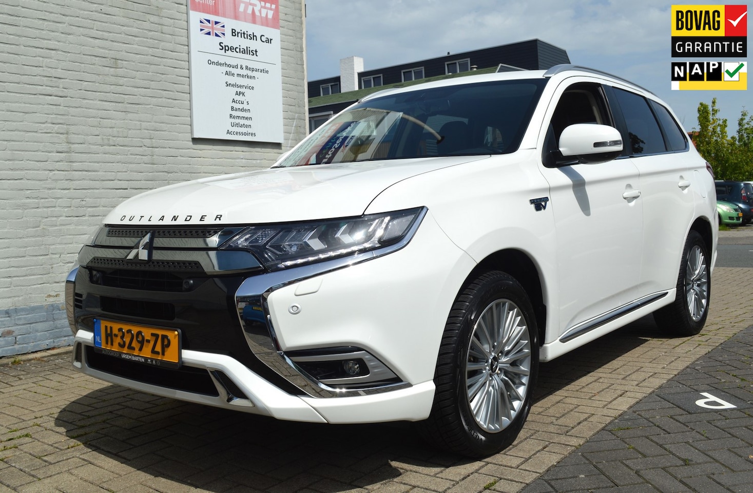 Mitsubishi Outlander - 2.4 PHEV Intense Automaat / BOVAG RIJKLAARPRIJS - AutoWereld.nl