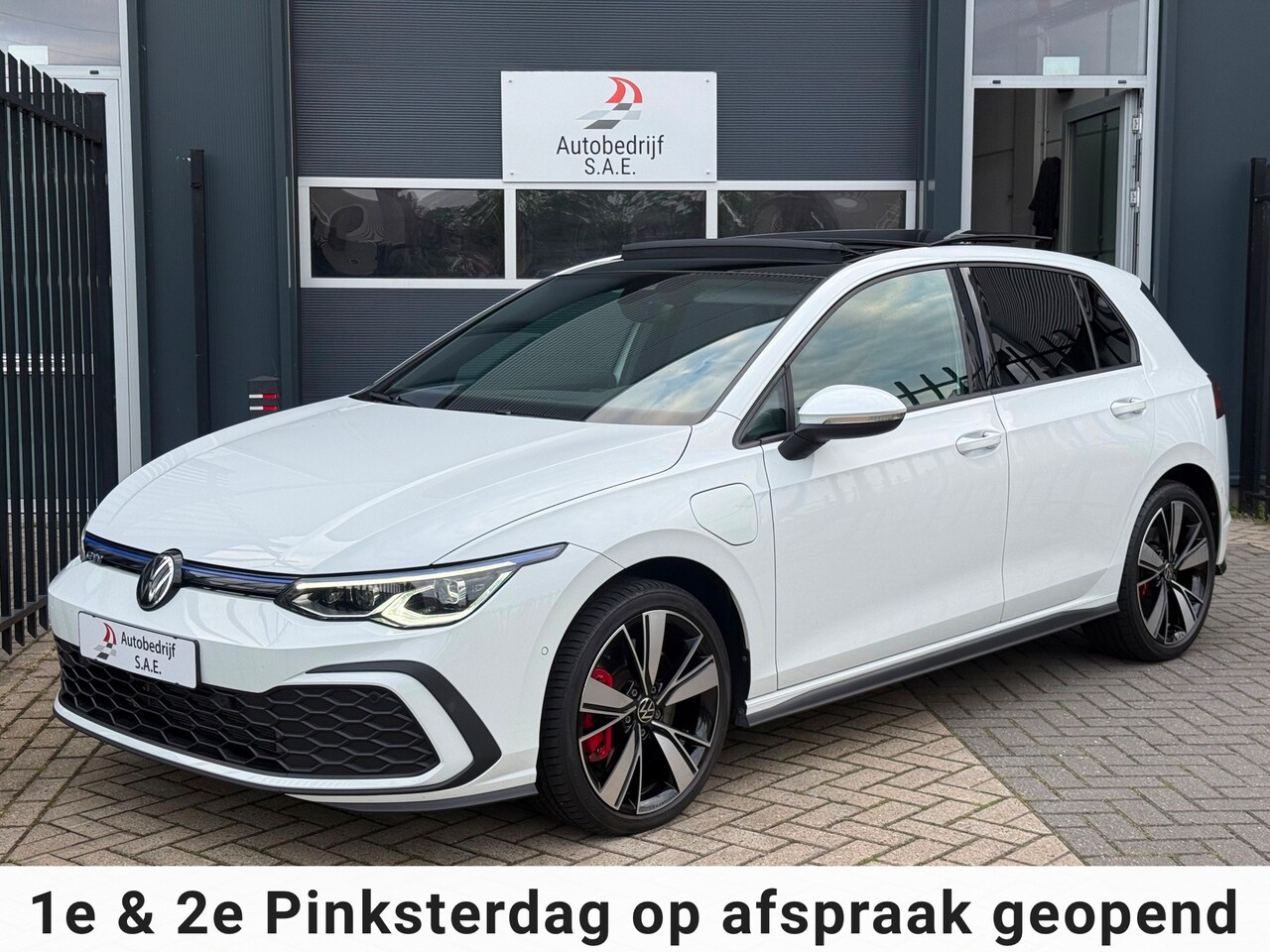 Volkswagen Golf - 1.4 eHybrid GTE 245 pk IQ LIGHT PANO SFEER CARPLAY TREKHAAK ! - AutoWereld.nl