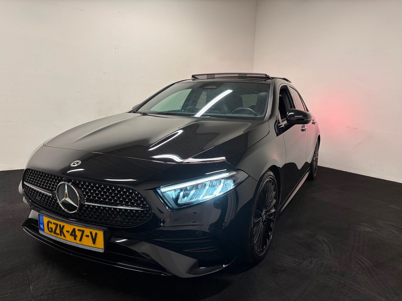 Mercedes-Benz A-klasse - 200 D | AMG PANO SFEER KEYLESS DLR OND - AutoWereld.nl