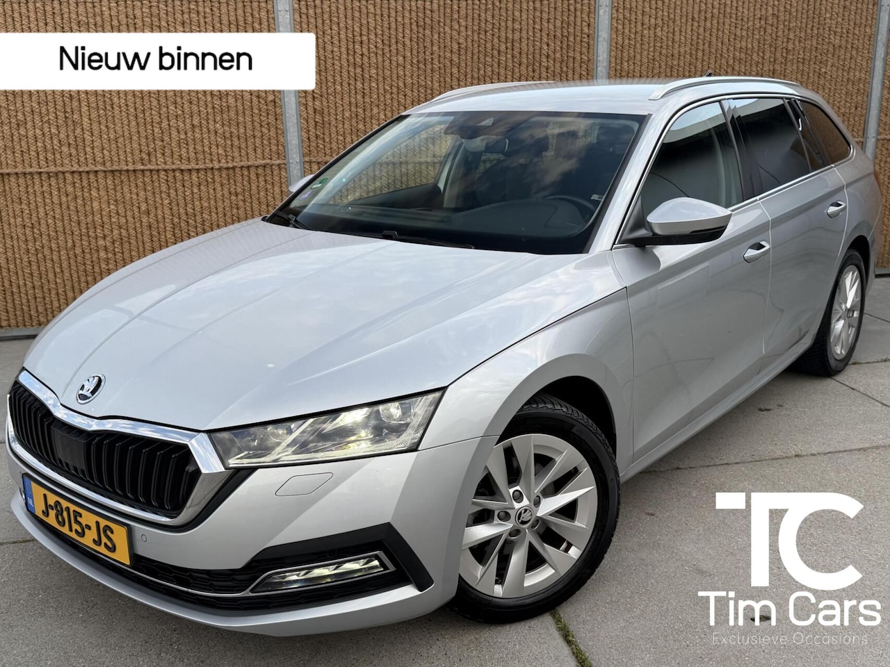 Skoda Octavia Combi - 1.5 TSI First Edition Trekhaak | Stoelverwarming | Apple CarPlay/Android Auto | Matrix LED - AutoWereld.nl