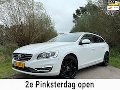 Volvo V60 - 2.4 D5 Twin Engine Special Edition Automaat / Leder / 18" Velgen / Navi / Clima / Stoelver