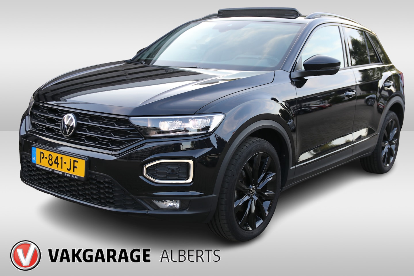 Volkswagen T-Roc - 1.5 TSI Sport Navi / Climate / Stoelverwarming / Panodak / Apple car play / Beats audio - AutoWereld.nl