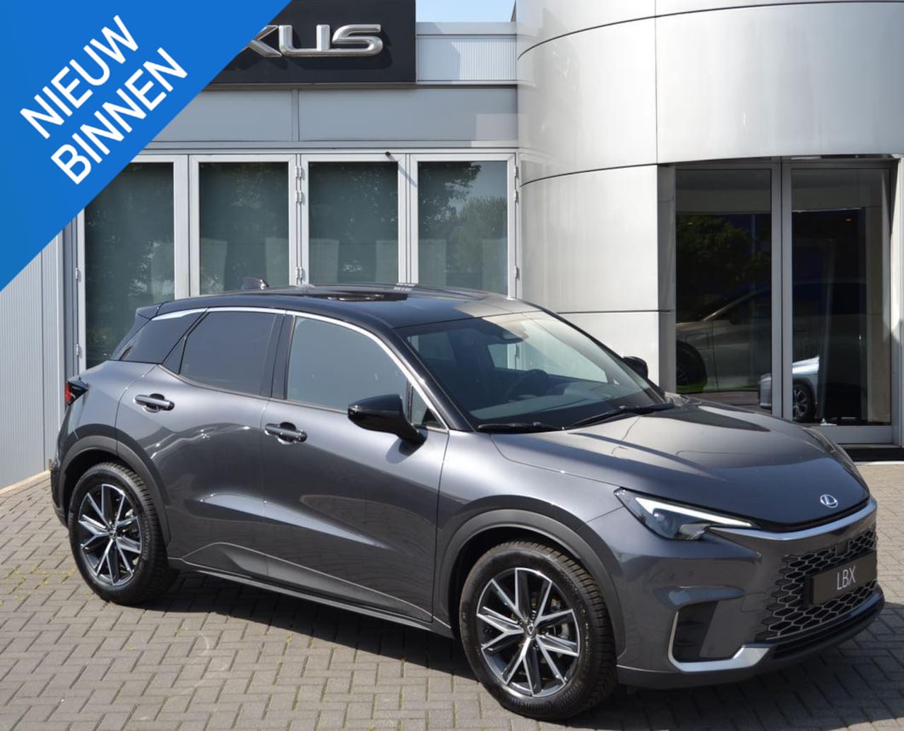 Lexus LBX - Cool 2WD STOELVERWARMING STUURVERW BLIND-SPOT ELEK-STOEL+GEHEUGEN PARK-SENS - AutoWereld.nl