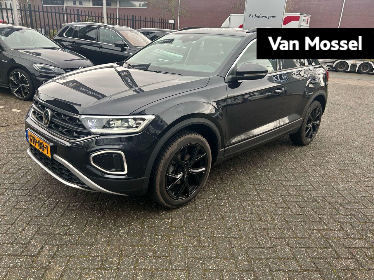 Volkswagen T-Roc - 1.5 TSI Oranje Edition 150 PK | Automaat | Navigatie | Climate Control | Apple Carplay / A - AutoWereld.nl
