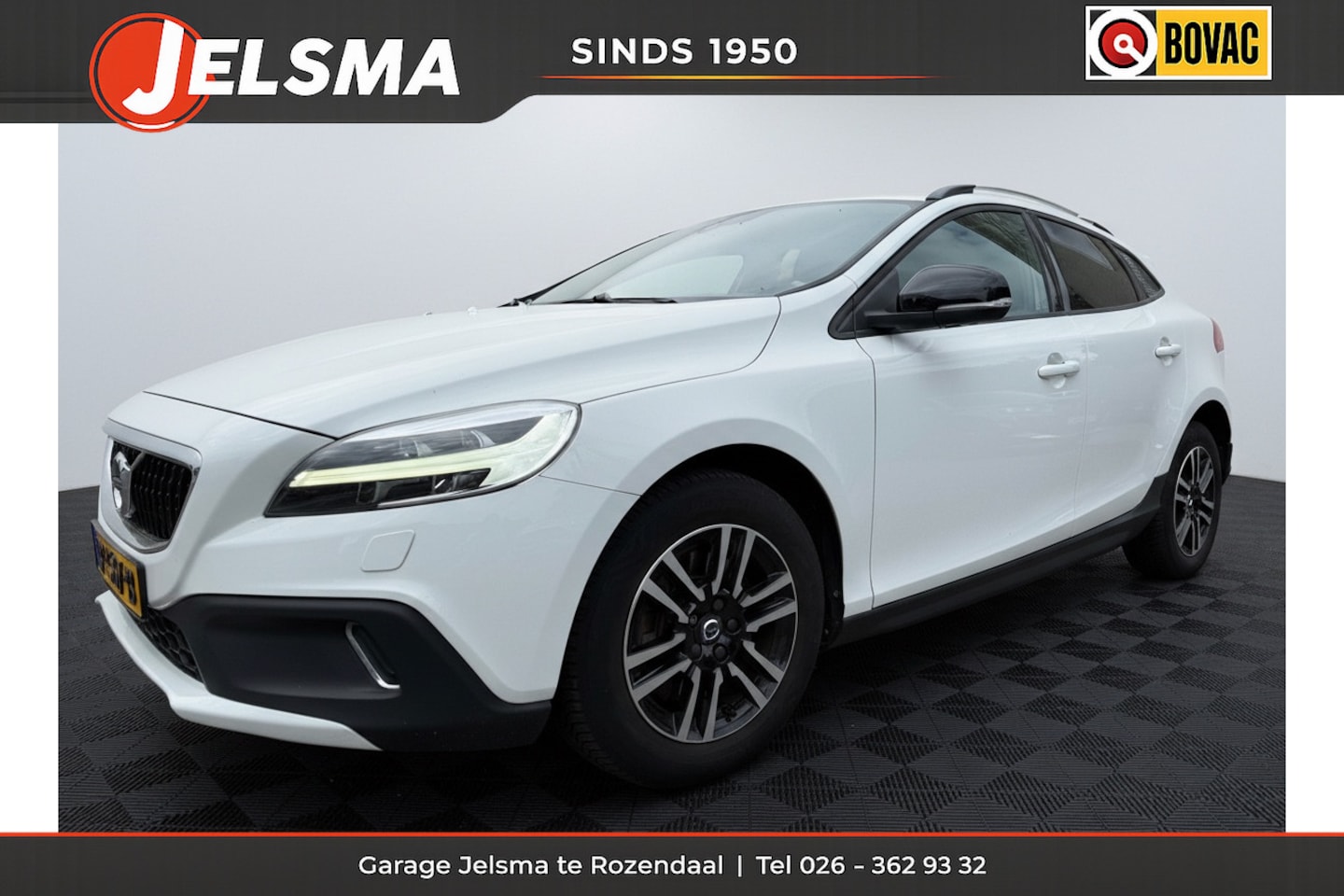 Volvo V40 Cross Country - 1.5 T3 Nordic+ 153pk Aut., Trekhaak | Clima | Navi - AutoWereld.nl