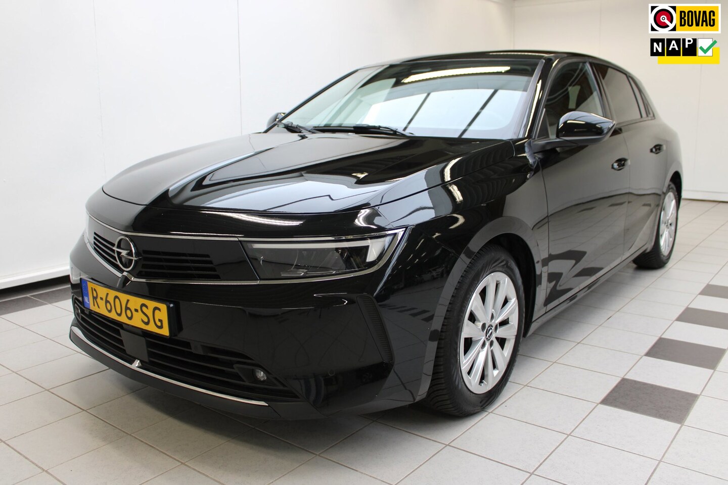 Opel Astra - 1.2 Business Edition - Camera|PDC|Stoel/Stuur verwarmd|NAP - AutoWereld.nl