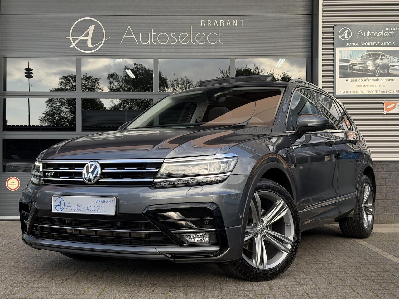 Volkswagen Tiguan - 1.5 TSI ACT R-Line Pano | Camera | Dealer Onderhouden - AutoWereld.nl