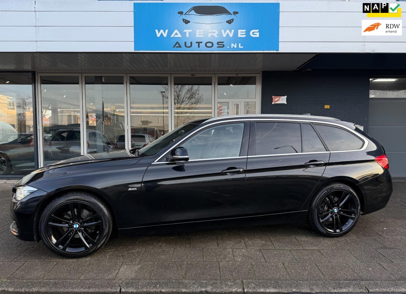 BMW 3-serie Touring - 320i Corporate Lease High Executive AUTOMAAT|NAVI|LEDER - AutoWereld.nl