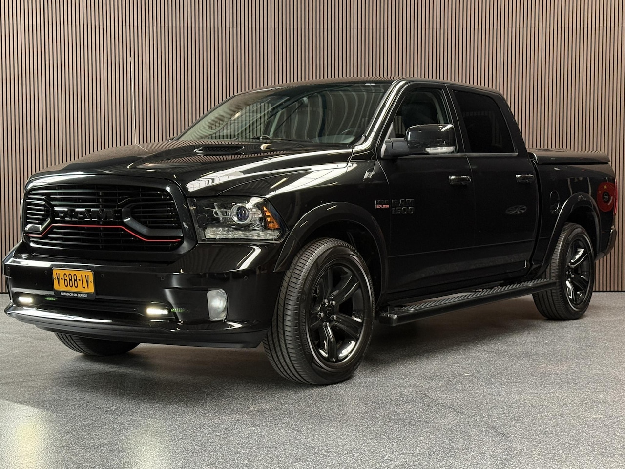 Dodge Ram 1500 - 5.7 V8 4x4 Crew Cab 5'7 Sport | 1e Eigenaar | Aantoonbaar onderhouden - AutoWereld.nl