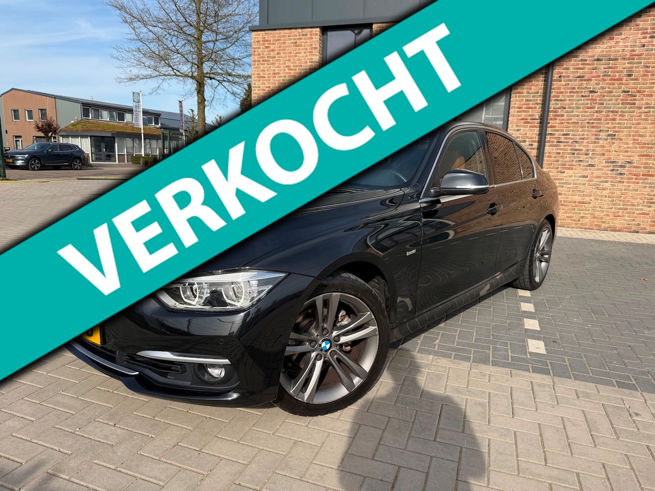 BMW 3-serie - 320i Luxury Edition| M-Stuur | Leder | CarPlay | Schuifdak - AutoWereld.nl