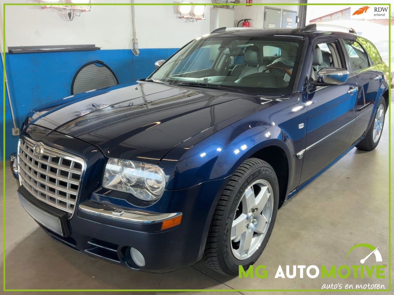 Chrysler 300C Touring - 5.7 V8 HEMI AWD | Leder | Navi | Clima | 340 PK - AutoWereld.nl