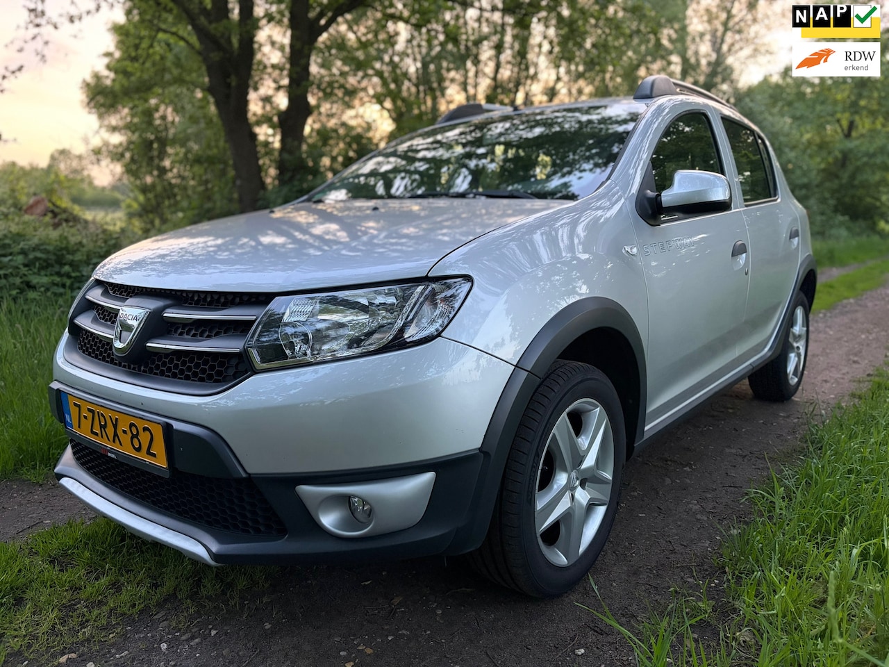 Dacia Sandero Stepway - 0.9 TCe Lauréate DEALER ONDH./NAVI/Cruise/P.sensor/APK! - AutoWereld.nl