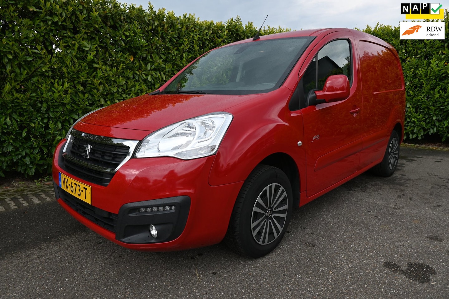 Peugeot Partner - 120 1.6 BlueHDi 75 L1 Première. Origineel Nederlandse auto met NAP. - AutoWereld.nl