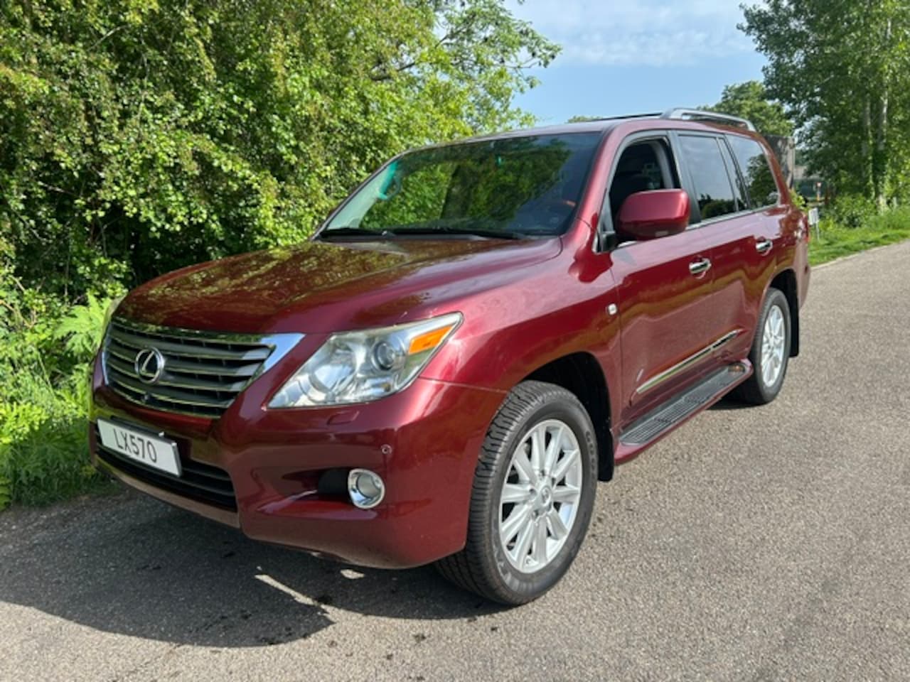 Lexus LX - 570 ( Toyota Land Cruiser 200 Series) V8 Benzine 8 - persoons - AutoWereld.nl