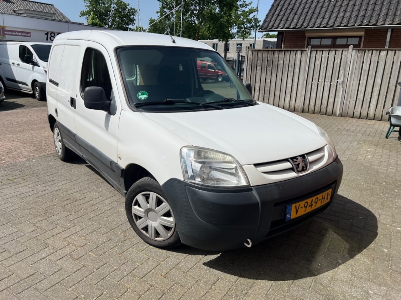 Peugeot Partner - 170C 1.4i-8v Bestel Uniek!!Een BENZINE!! - AutoWereld.nl
