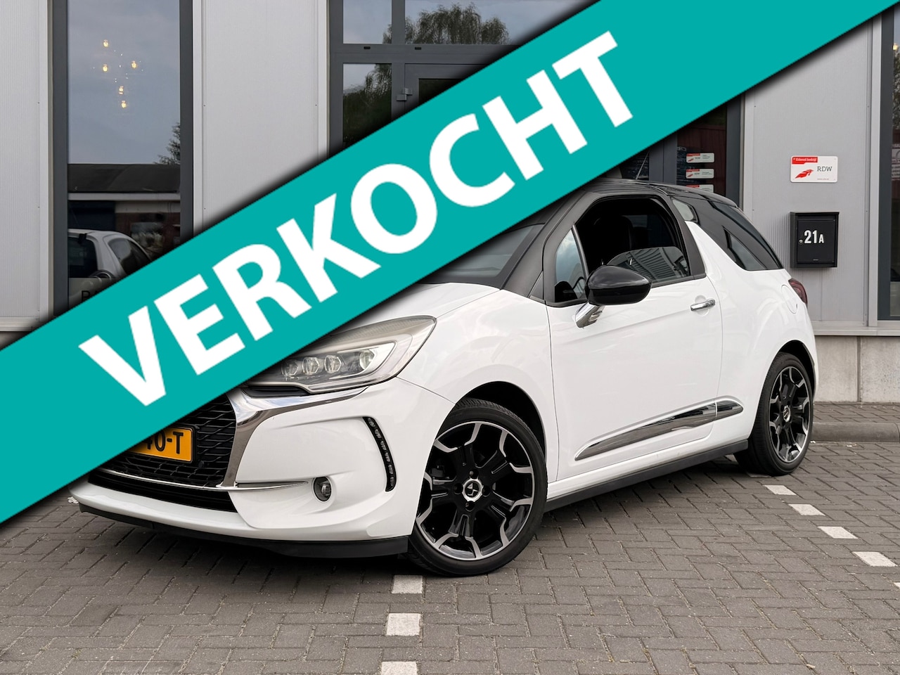 DS 3 - 1.2 PureTech Sport Chic|Automaat|Pdc|Stoelverwarming - AutoWereld.nl