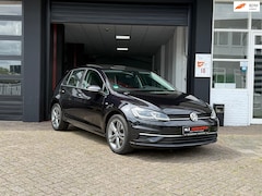 Volkswagen Golf - 1.6 TDI Highline Business R Pano/Automaat