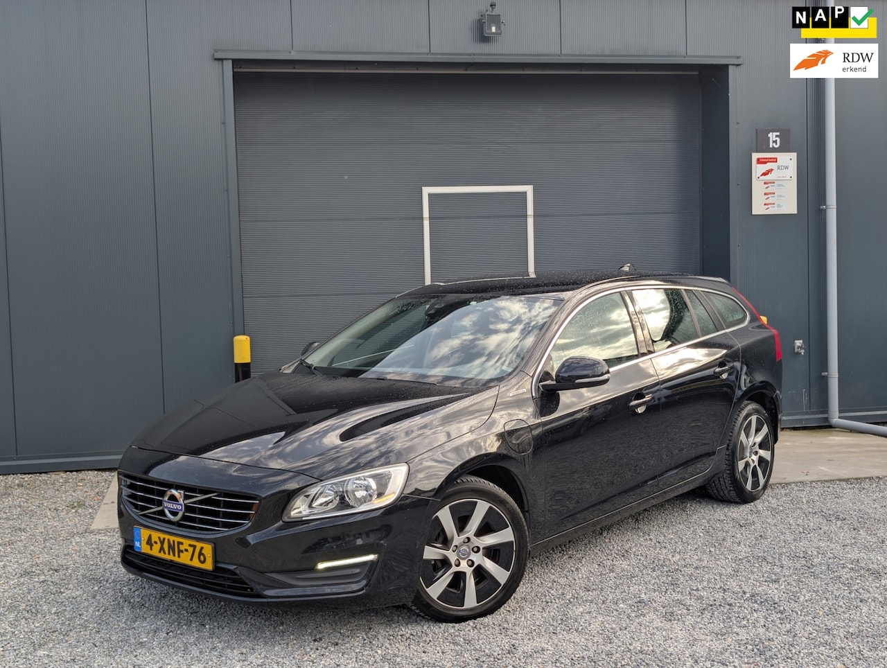 Volvo V60 - 2.4 D6 AWD Plug-In Hybrid Momentum 2.4 D6 AWD Plug-In Hybrid Momentum - AutoWereld.nl