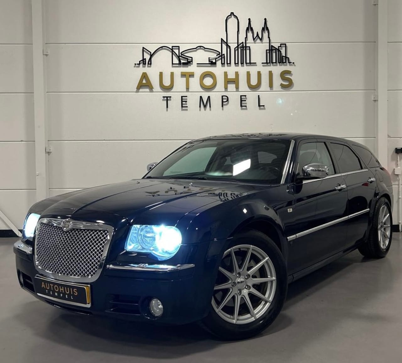 Chrysler 300C Touring - 3.5 V6 Automaat Nap Xenon Leder Cruise Stoelverw Parkeersensoren - AutoWereld.nl
