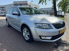 Skoda Octavia Combi - 1.6 TDI Greenline Airco/ECC, Cruisecontrol, Navigatie Nette Auto
