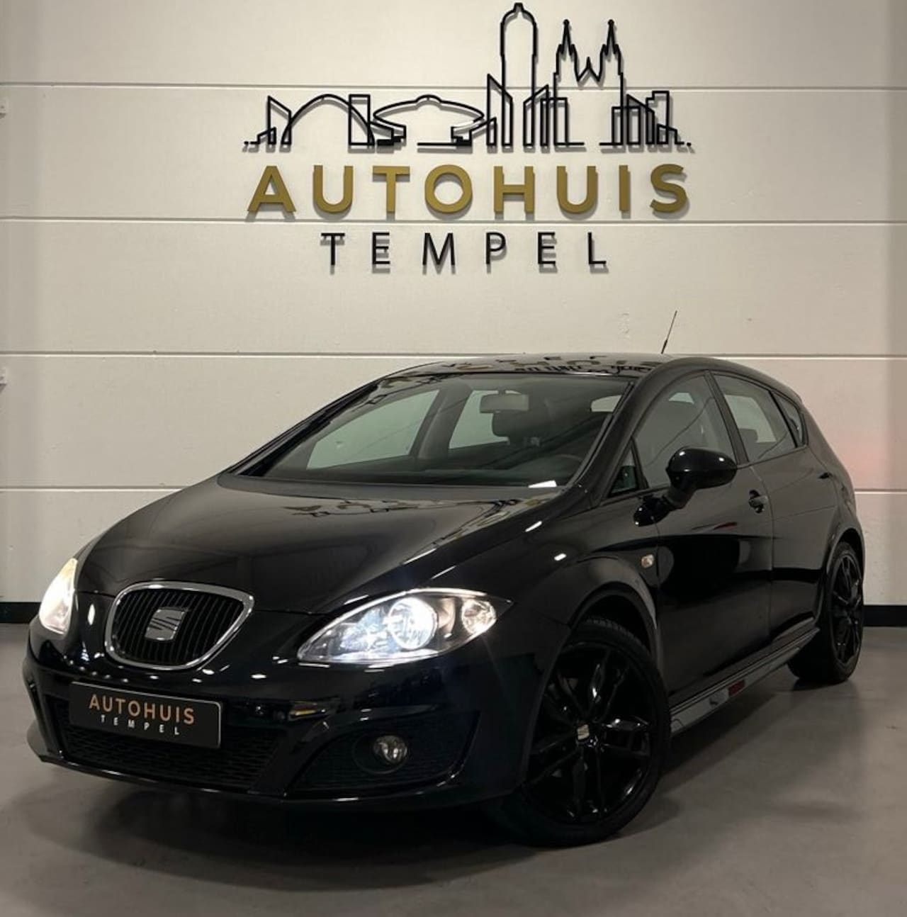SEAT Leon - 1.6 Hattrick Nap Airco Carplay Cruise Centrale Deurvergrendeling Isofix Nwe Apk - AutoWereld.nl