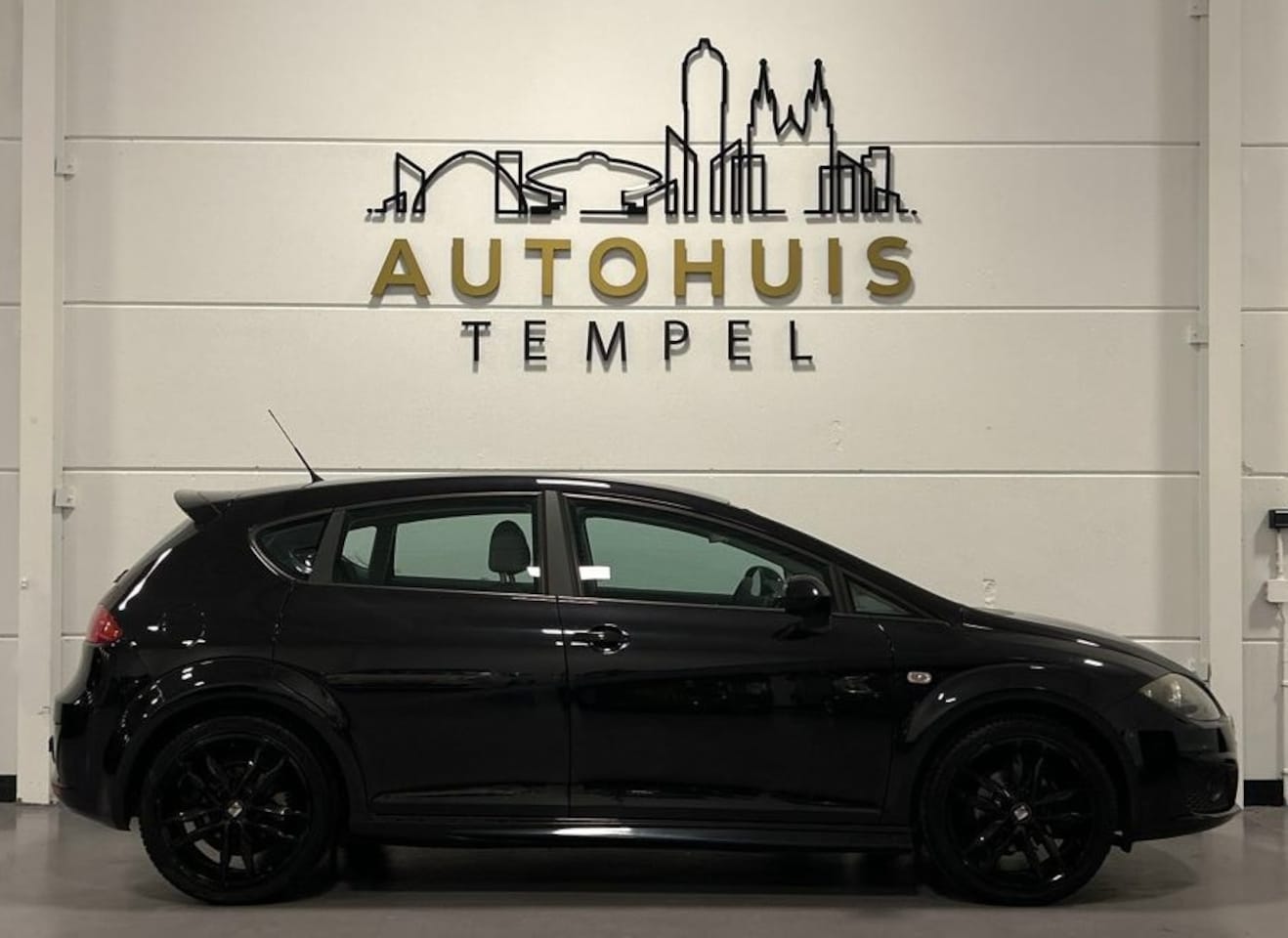 SEAT Leon - 1.6 Hattrick Nap Airco Carplay Cruise Centrale Deurvergrendeling Isofix Nwe Apk - AutoWereld.nl