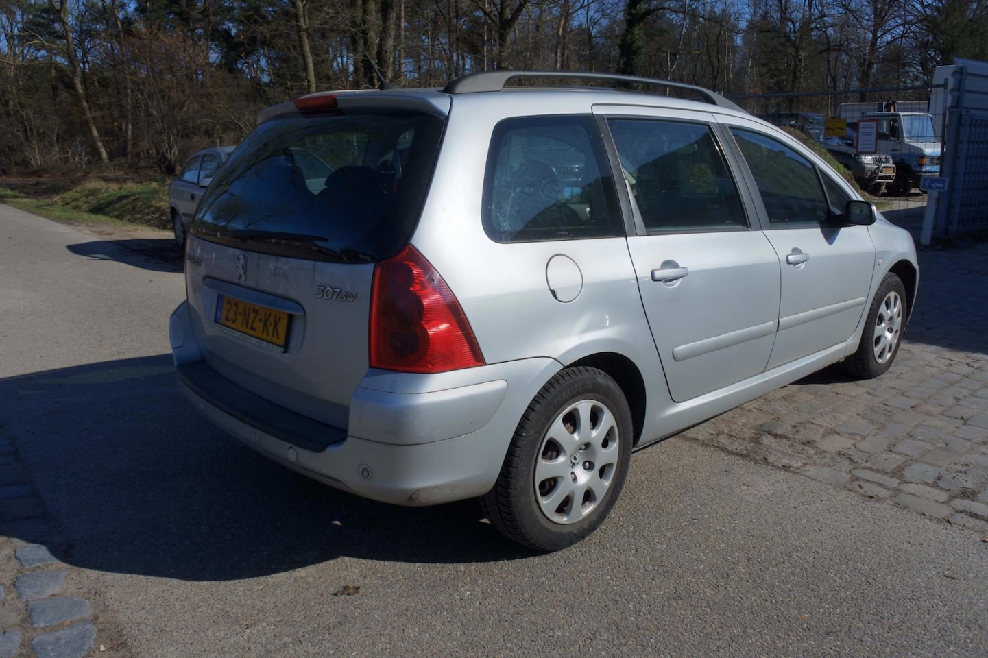 Peugeot 307 SW - 1.6 16V Pack 7 pers. apk tot 18-05-2027 auto heeft een schoonmaak beurt nodig - AutoWereld.nl