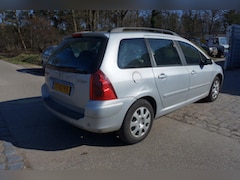 Peugeot 307 SW - 1.6 16V Pack 7 pers. apk tot 18-05-2027 auto heeft een schoonmaak beurt nodig