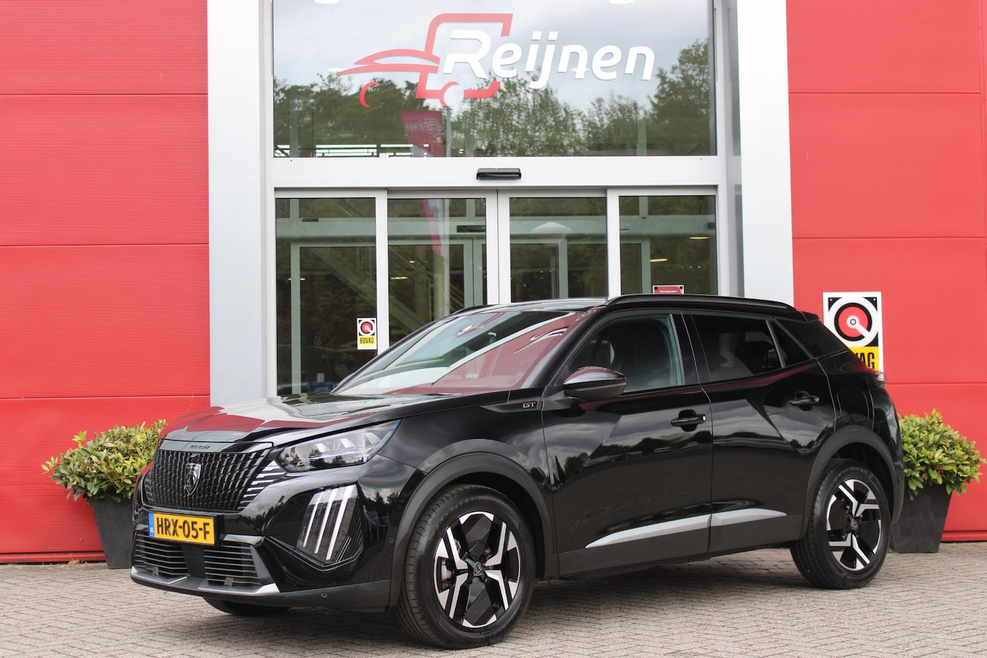 Peugeot 2008 - 1.2 Hybrid 145PK AUTOMAAT GT | ELEKTRISCH BEDIENBARE BESTUURDERSSTOEL | NAVIGATIE | FULL L - AutoWereld.nl