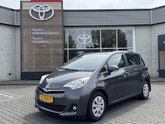 Toyota Verso S - 1.3 VVT-i ASPIRATION AUTOMAAT TREKHAAK PANO-DAK CAMERA CLIMA PRIVACY-GLASS TOMTOM NL-AUTO