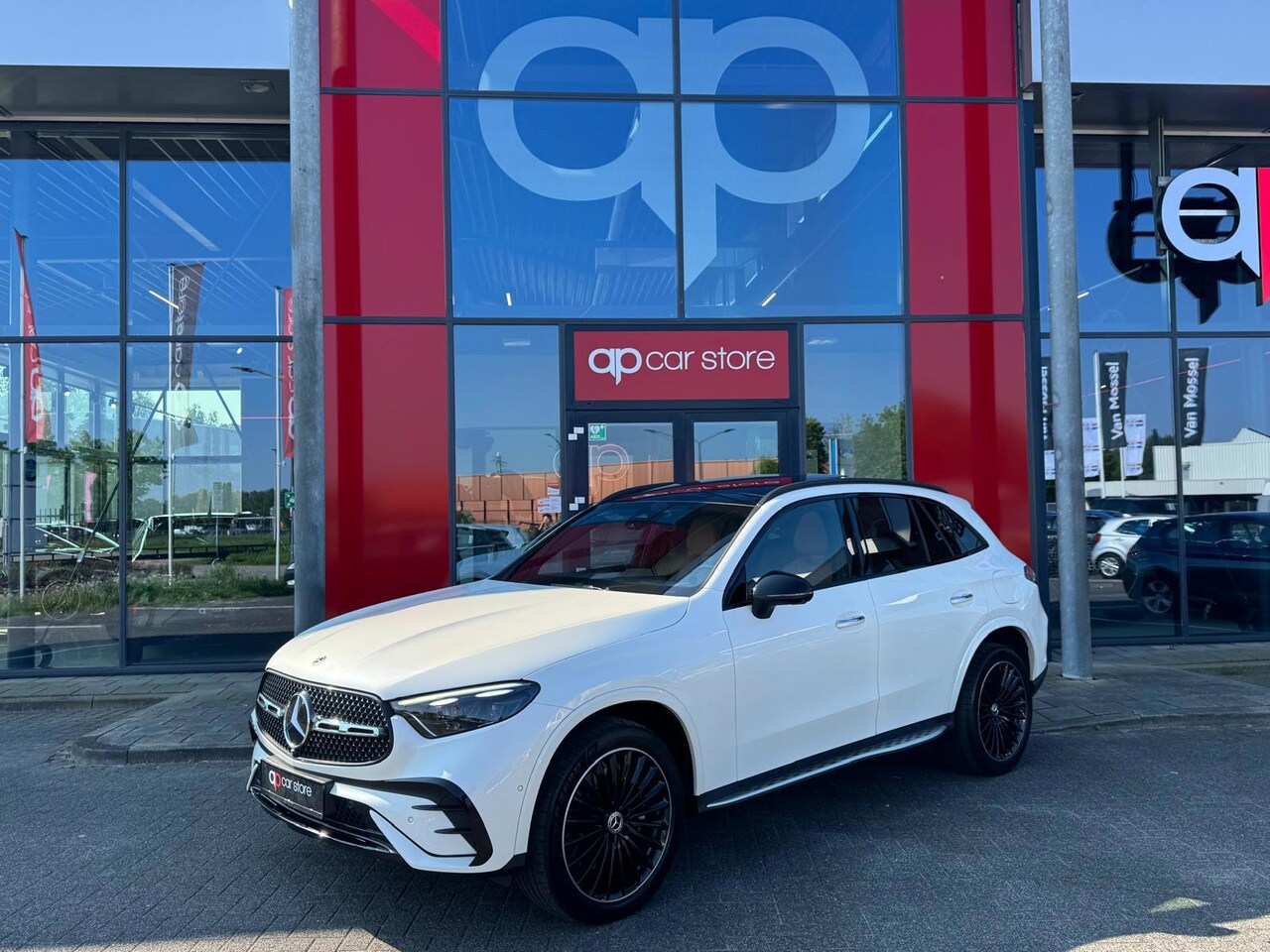 Mercedes-Benz GLC-klasse - 400e 4MATIC AMG Line /Pano Full spec - AutoWereld.nl