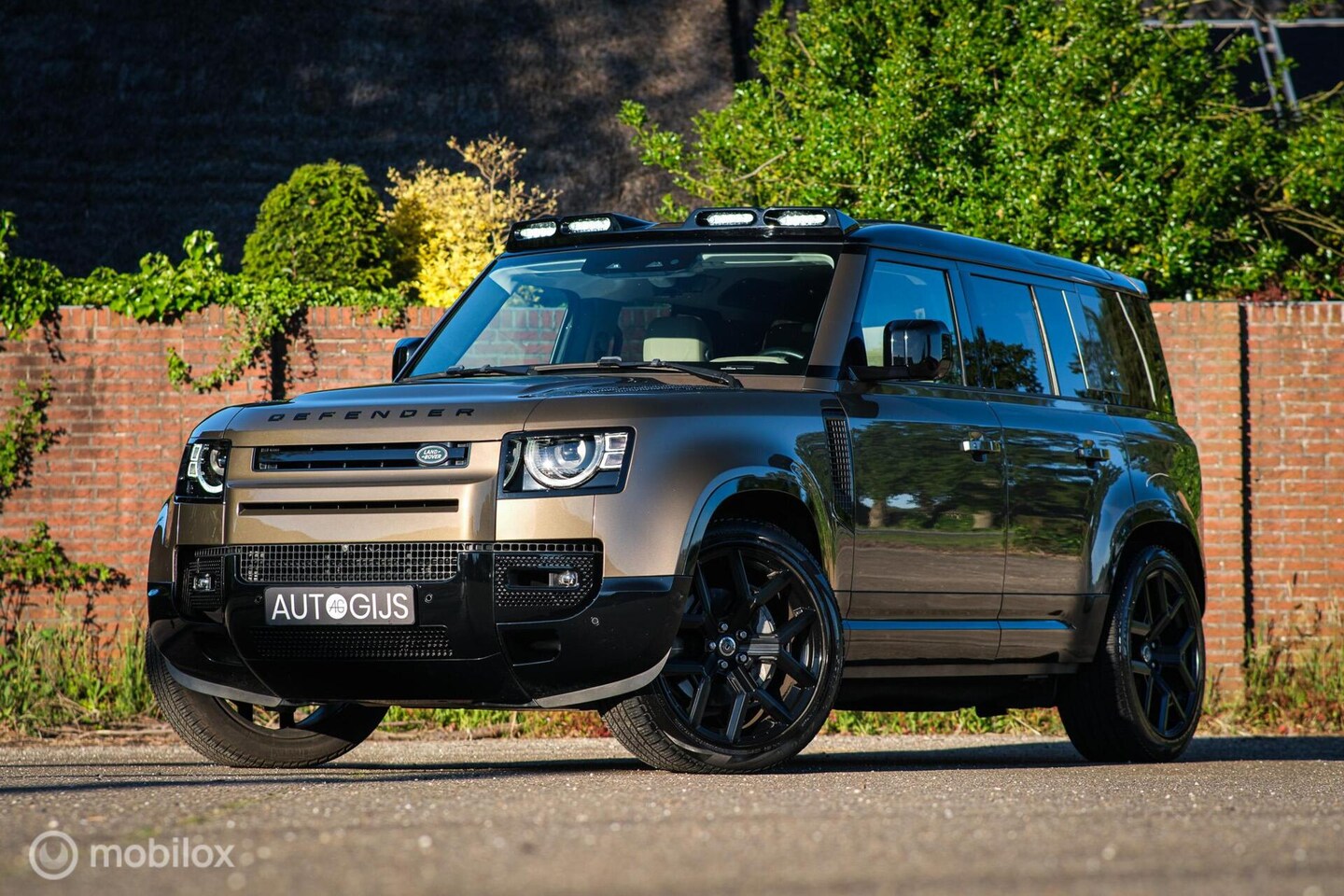 Land Rover Defender 110 - 3.0 P400 110 X-Dynamic URBAN | Led bar | 22 inch urban wheels | 360 cam | Zeer gaaf | KAHN - AutoWereld.nl
