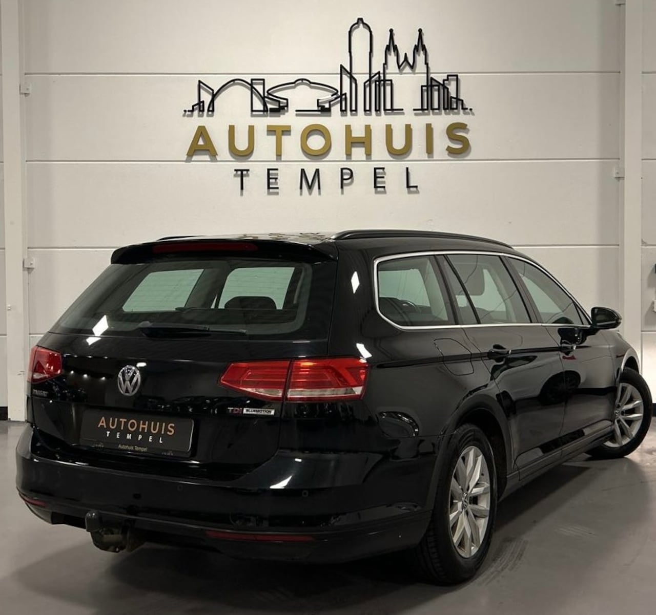 Volkswagen Passat Variant - 1.6 TDI Comfortline Nap Airco Cruise Climate Pdc Trekhaak Bluetooth - AutoWereld.nl