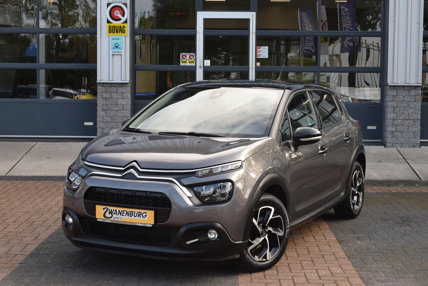 Citroën C3 - 1.2 PureTech C-Series Navi Airco Camera 110PK Km 60.500!! - AutoWereld.nl