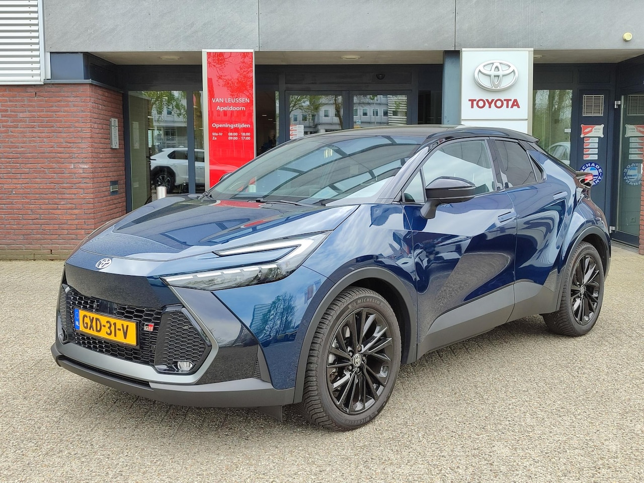 Toyota C-HR - 2.0 Plug-in Hybrid 220 GR SPORT PLUS TREKHAAK PANODAK HEAD-UP 360° CAMERA 18'' LM-VELGEN 4 - AutoWereld.nl