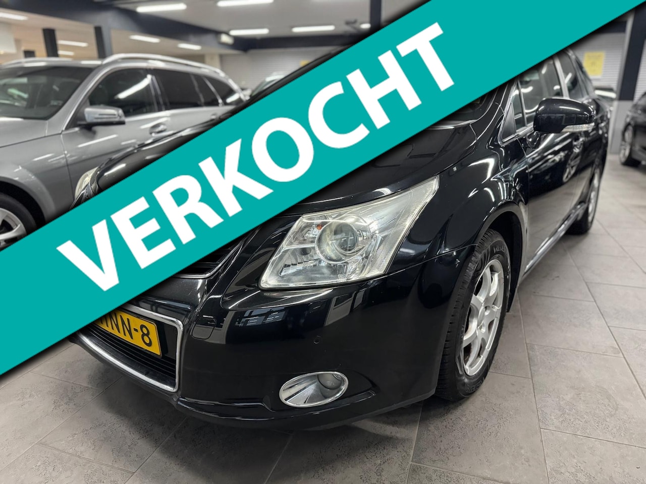 Toyota Avensis Wagon - 2.0 VVTi Dynamic automaat leer clima cruise controle lm-velgen elektrische pakket trekhaak - AutoWereld.nl