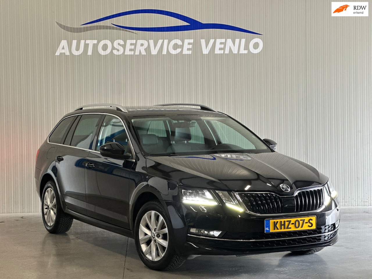 Skoda Octavia Combi - 1.4 TSI Greentech Clever Edition Zwart | Nieuwe APK | Carplay - AutoWereld.nl