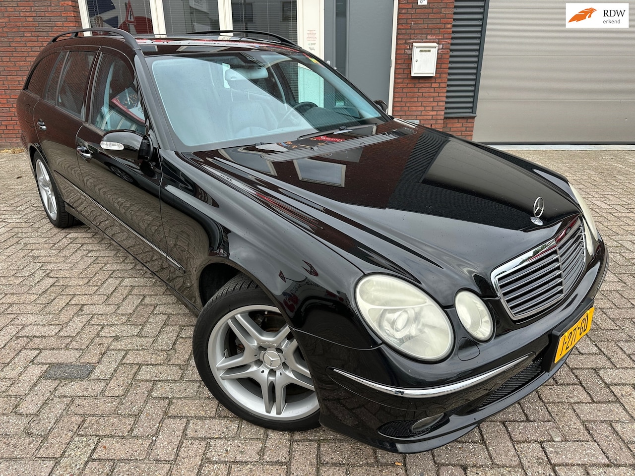 Mercedes-Benz E-klasse Combi - 320 Avantgarde 4-Matic AMG / Pano / Leder / Navi / PDC - AutoWereld.nl