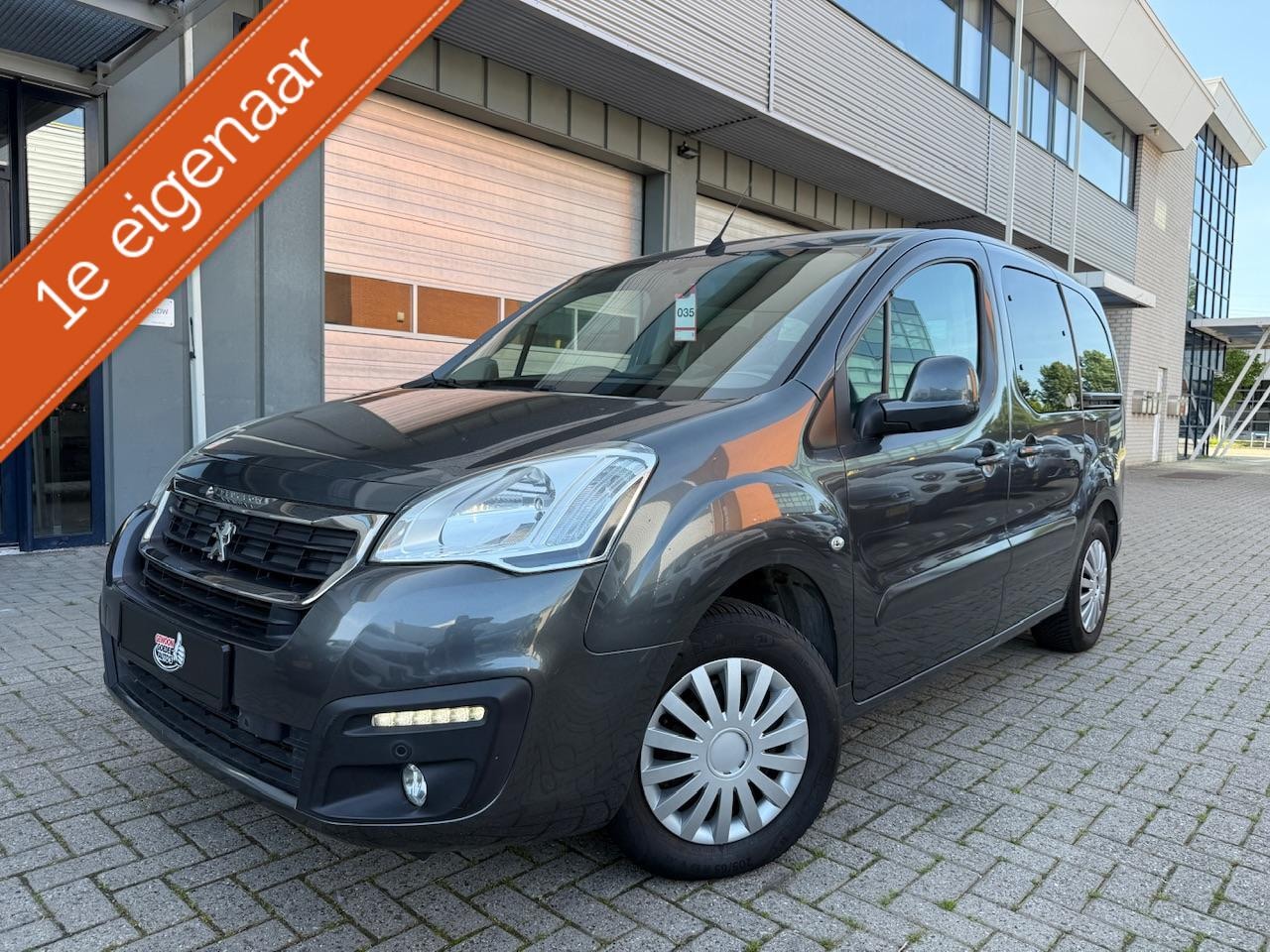 Peugeot Partner MPV - 1.2 Benzine Trekhaak Navi Camera CarPlay - AutoWereld.nl
