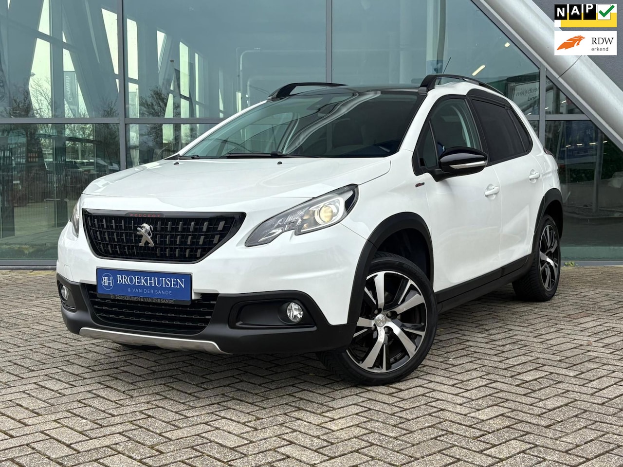 Peugeot 2008 - 1.2 PureTech GT-line Panoramadak / NIEUWE DISTRIBUTIE / Trekhaak - AutoWereld.nl