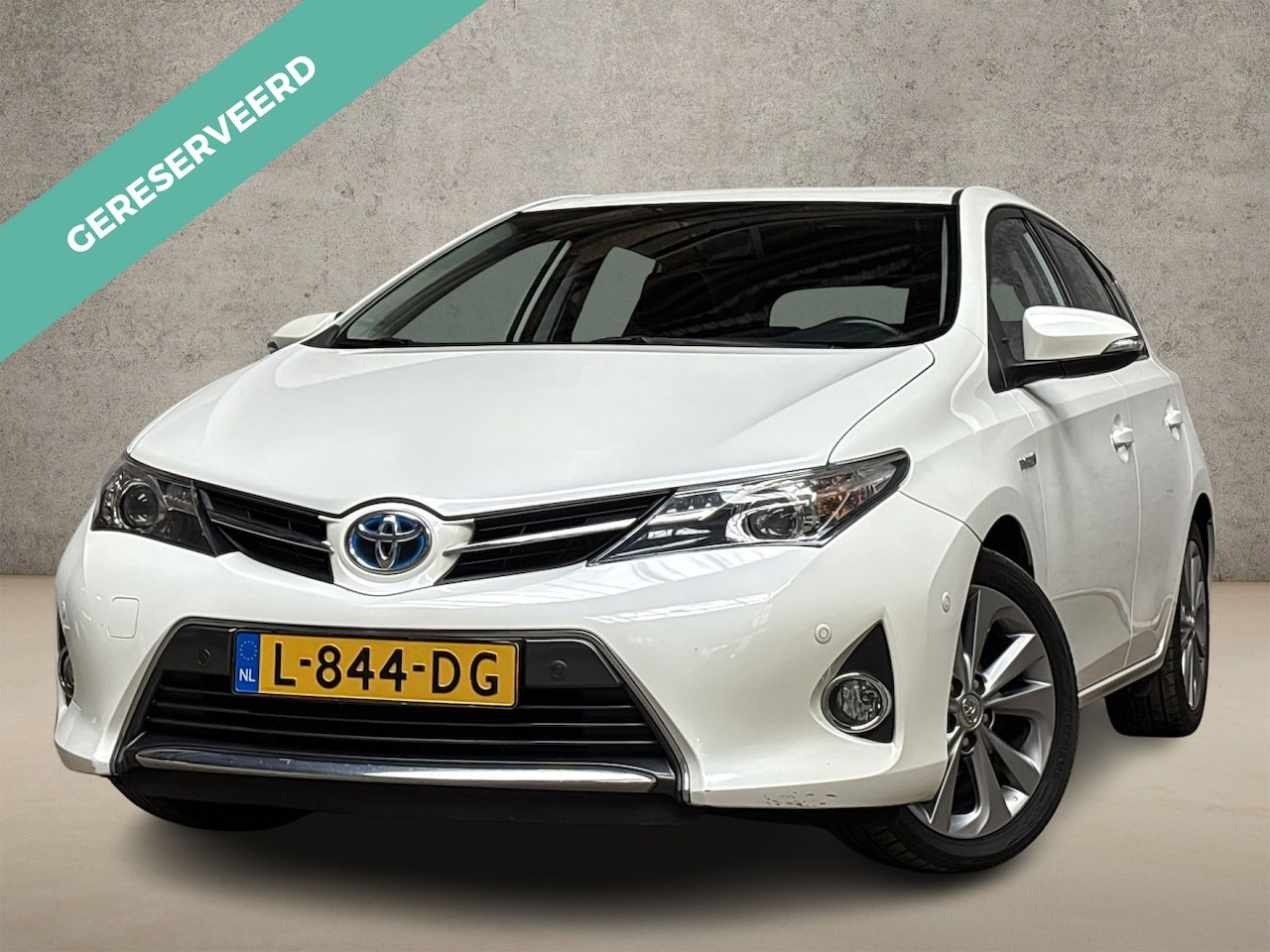 Toyota Auris - 1.8 Hybrid Sport Automaat (NAVIGATIE, CAMERA, STOELVERWARMING, SPORTSTOELEN, LM VELGEN, KE - AutoWereld.nl