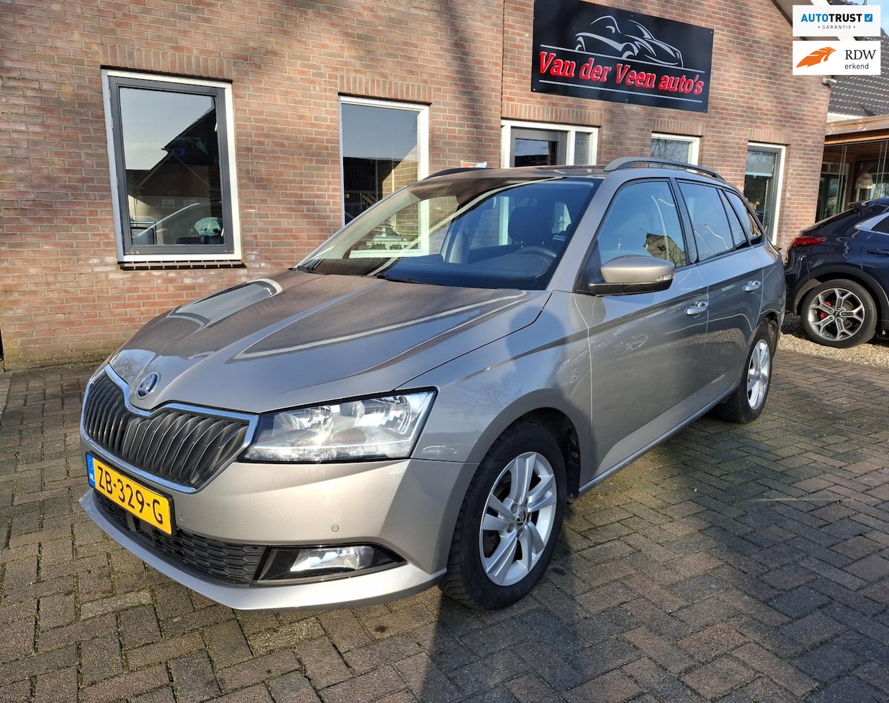 Skoda Fabia Combi - 1.0 TSI Style. 1ste eigenaar, dealer onderhouden. O.a. trekhaak, luxe bekleding, bluetooth - AutoWereld.nl